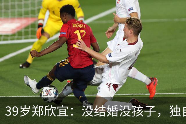 39岁郑欣宜：没结婚没孩子，独自去加拿大给母亲扫墓，父亲没出现